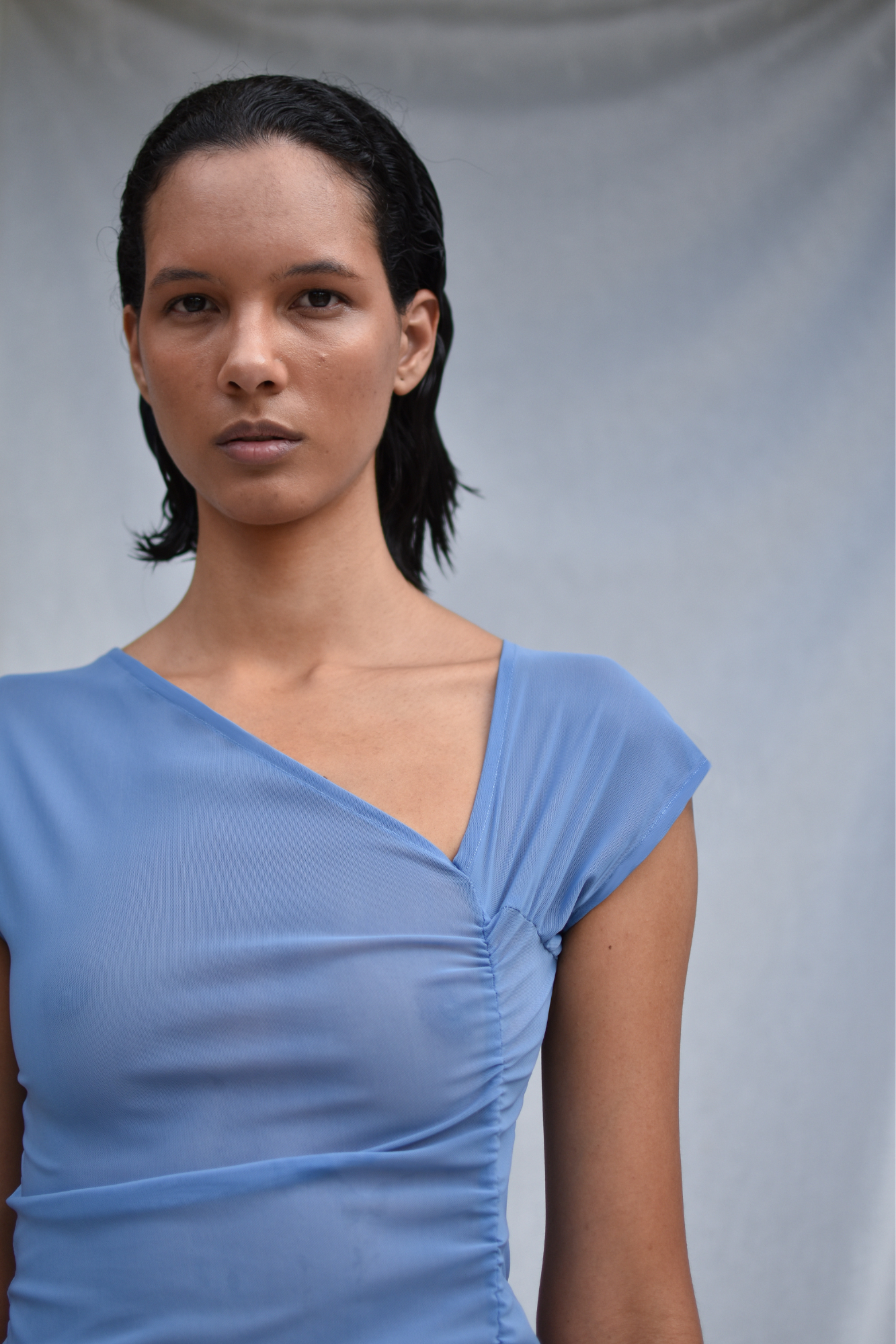 Püröu Asymmetric Long Mesh Dress